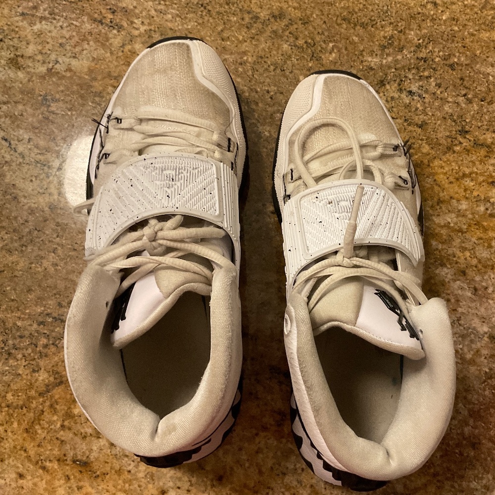 Nike Kyrie Irving basketball shoes